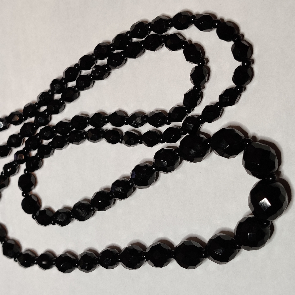 Elegant vintage French Jet Black Beaded Necklace - Picture 10 of 11